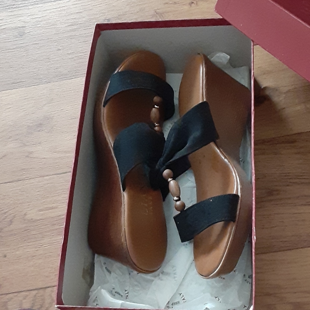 Italian wedge sandels